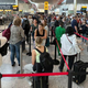 Imagen para el artículo titulado Uno de los aeropuertos más concurridos del mundo limitará el número de pasajeros a 100.000 por día